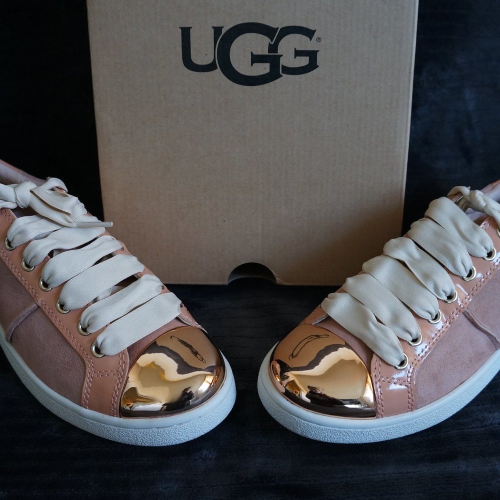 UGG - EVANGELINE SNEAKERS, US 8 , "NEW"